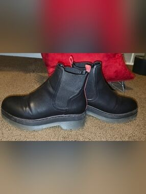 Mia 7Platform Chelsea Boots in Black with Red Pull Tabs